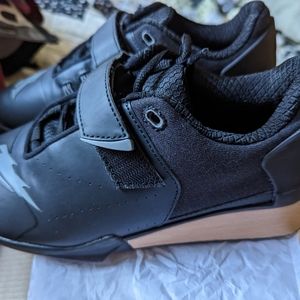 Velaasa Strake, 7.5 Black